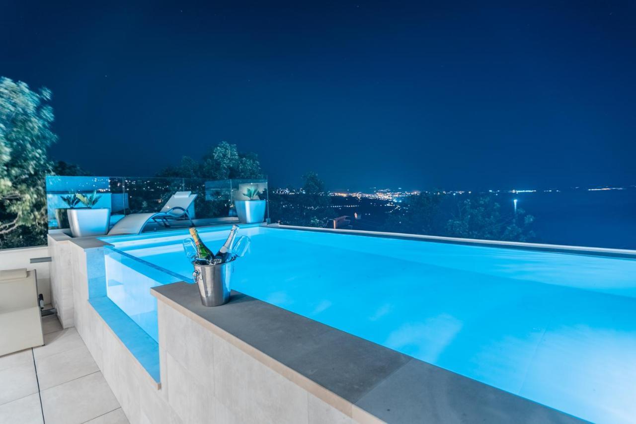 Villa The Boat With Rooftop Pool Matulji Exterior photo