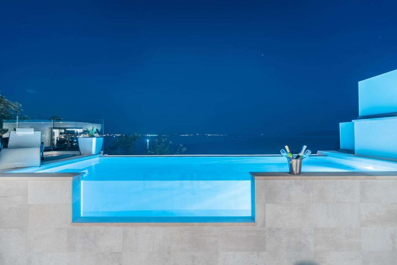 Villa The Boat With Rooftop Pool Matulji Exterior photo
