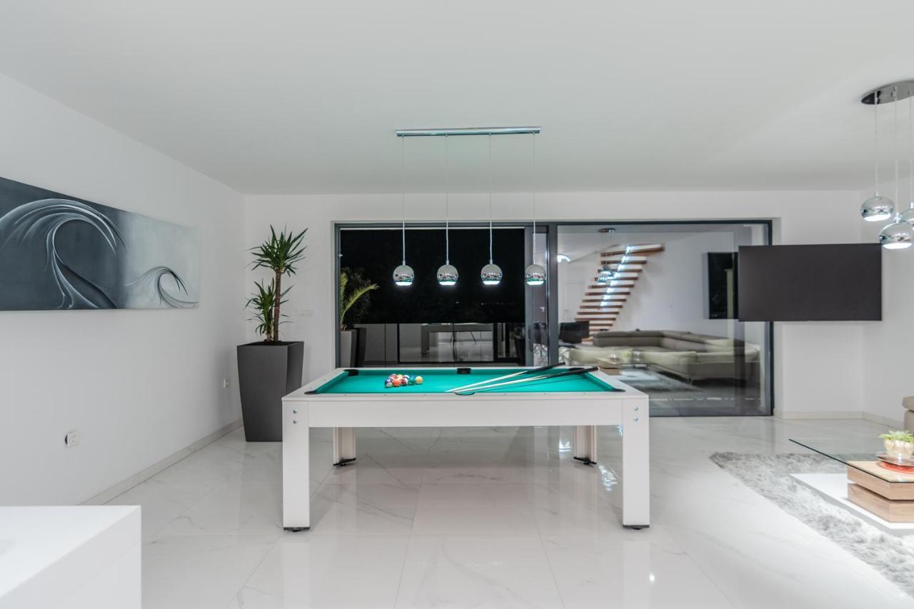 Villa The Boat With Rooftop Pool Matulji Exterior photo